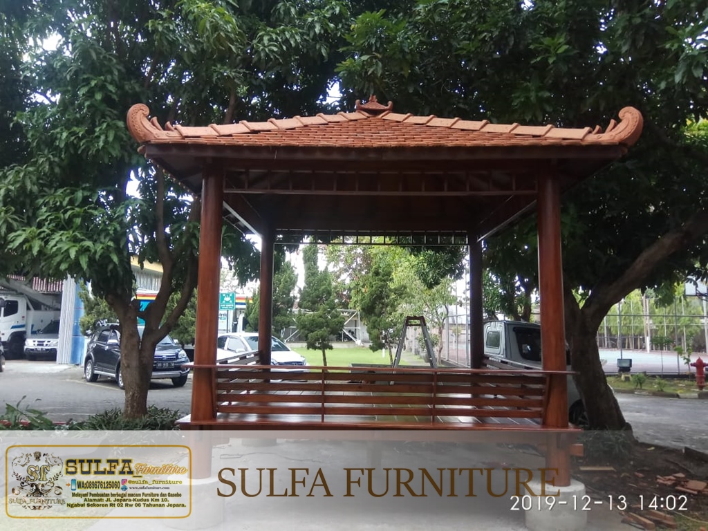 Gazebo Bahan Kayu Jati