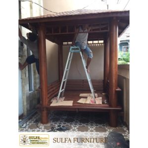 Gazebo Kayu Depan Rumah Desain Minimalis